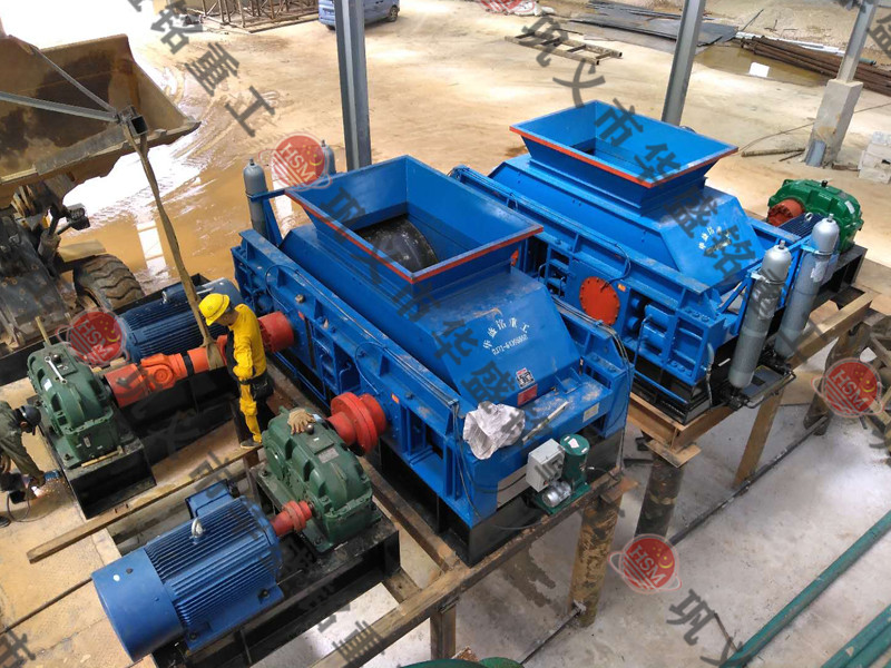 重慶巫溪時產(chǎn)150噸河卵石對輥式破碎機(jī)生產(chǎn)現(xiàn)場
